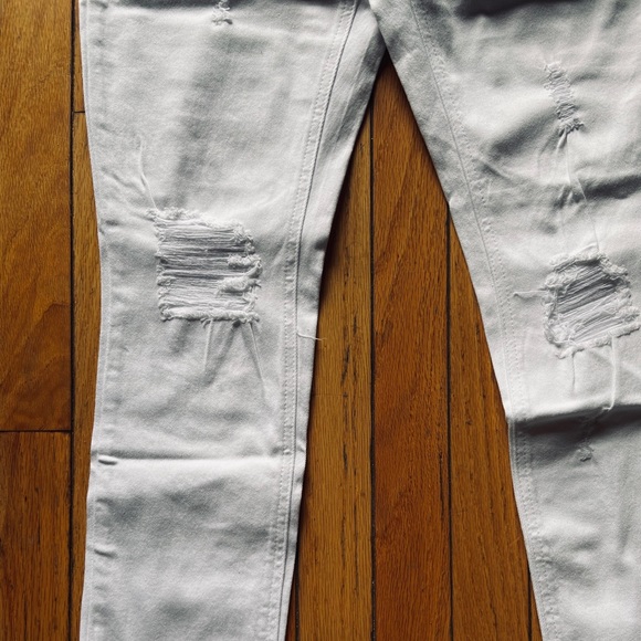 New! Refuge Skinny Boyfriend Distressed Jeans - Picture 5 of 6